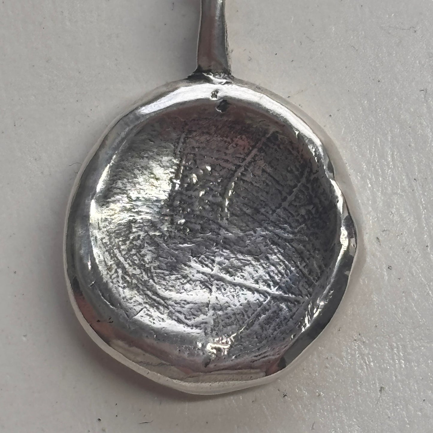 Luna — ronde vingerafdruk hanger in zilver