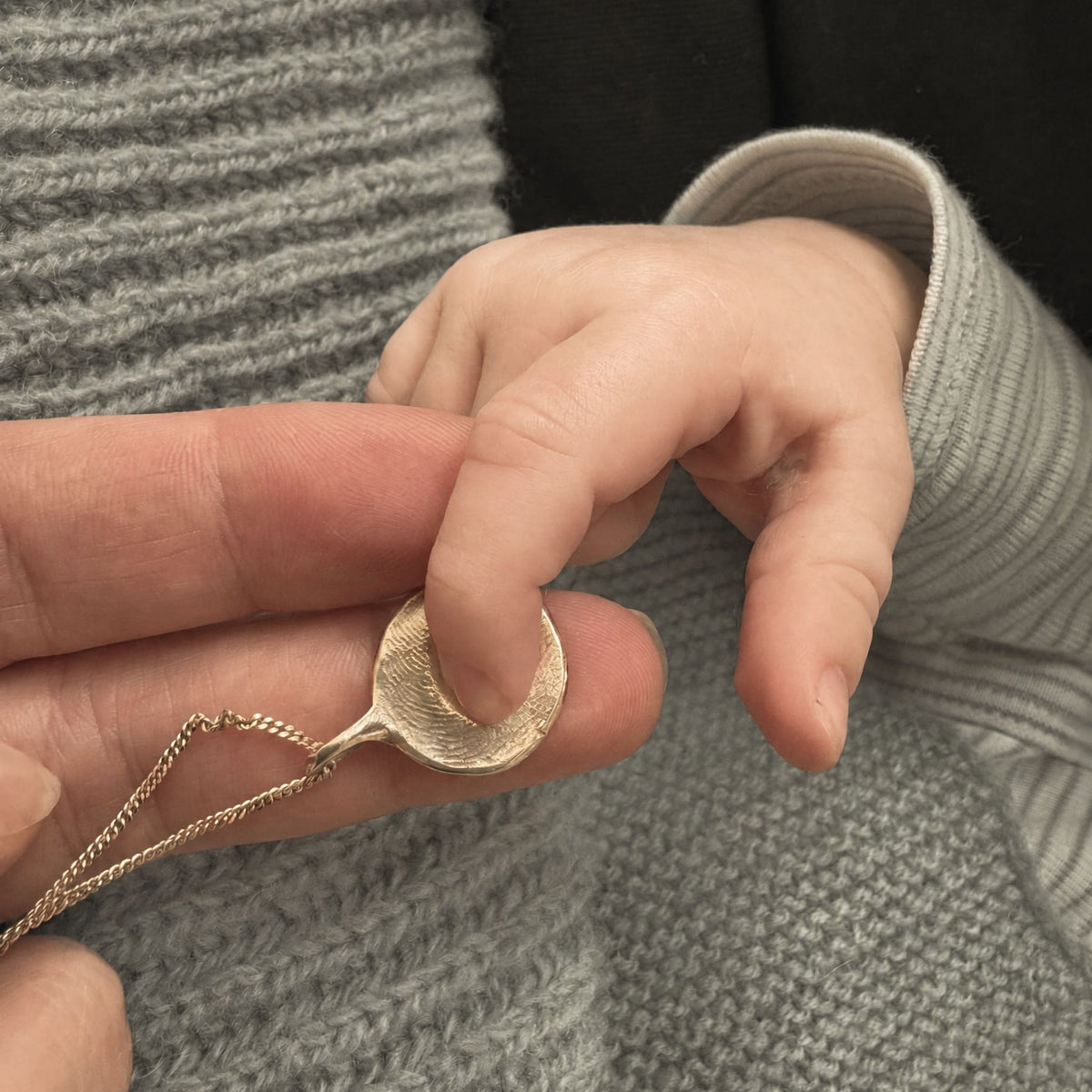 Baby – ovale hanger van moeder en kind